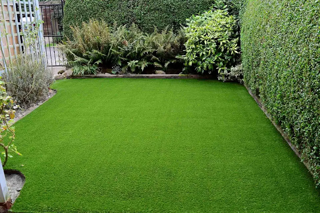 artificial grass installation 2
